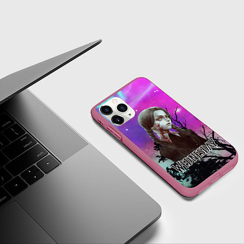 Чехол iPhone 11 Pro матовый Семейка Аддамс ужасы / 3D-Малиновый – фото 3