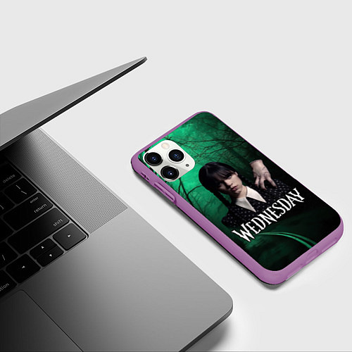 Чехол iPhone 11 Pro матовый Уэнсдэй зеленый лес / 3D-Фиолетовый – фото 3