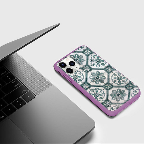 Чехол iPhone 11 Pro матовый Серый паттерн из листьев, геометрии и кристаллов / 3D-Фиолетовый – фото 3