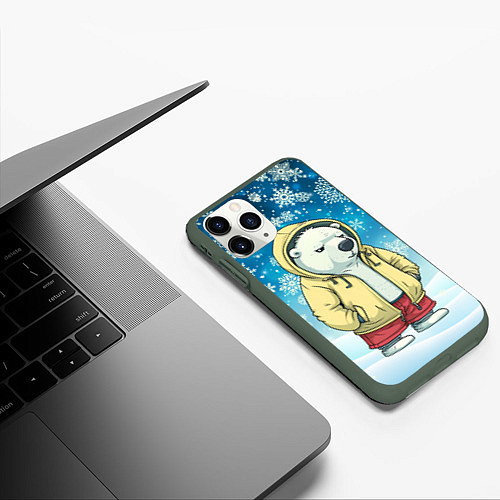 Чехол iPhone 11 Pro матовый Грустный северный мишка / 3D-Темно-зеленый – фото 3