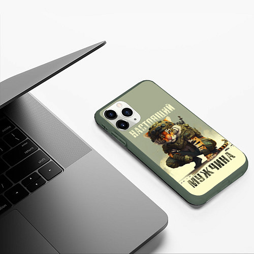 Чехол iPhone 11 Pro матовый Настоящий мужчина тигр / 3D-Темно-зеленый – фото 3