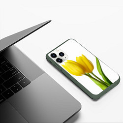 Чехол iPhone 11 Pro матовый Желтые тюльпаны на белом, цвет: 3D-темно-зеленый — фото 2