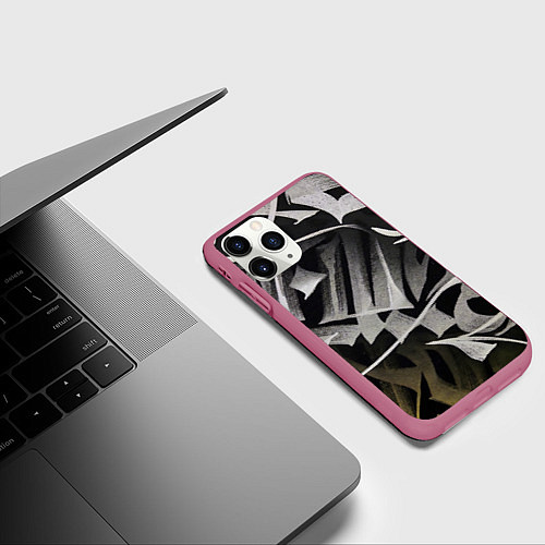 Чехол iPhone 11 Pro матовый Каллиграфический момент / 3D-Малиновый – фото 3