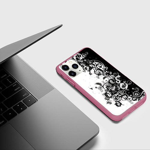 Чехол iPhone 11 Pro матовый Черно-белая птица среди узорчатых цветов / 3D-Малиновый – фото 3