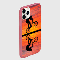 Чехол iPhone 11 Pro матовый Велосипедист в отражении, цвет: 3D-малиновый — фото 2