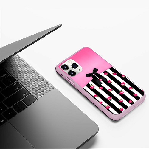 Чехол iPhone 11 Pro матовый Костюм Барби: полоска с розами / 3D-Розовый – фото 3