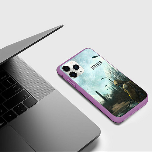 Чехол iPhone 11 Pro матовый Stalker одиночка на дороге / 3D-Фиолетовый – фото 3