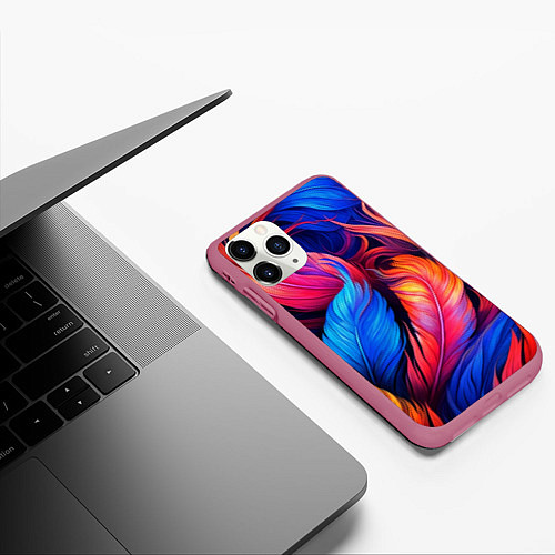 Чехол iPhone 11 Pro матовый Экзотические перья / 3D-Малиновый – фото 3