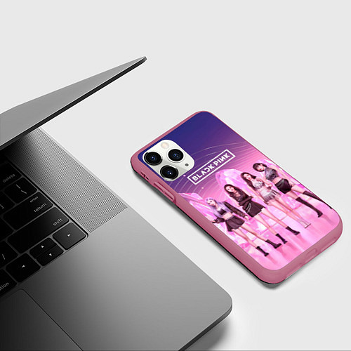 Чехол iPhone 11 Pro матовый Блэкпинк на сцене / 3D-Малиновый – фото 3