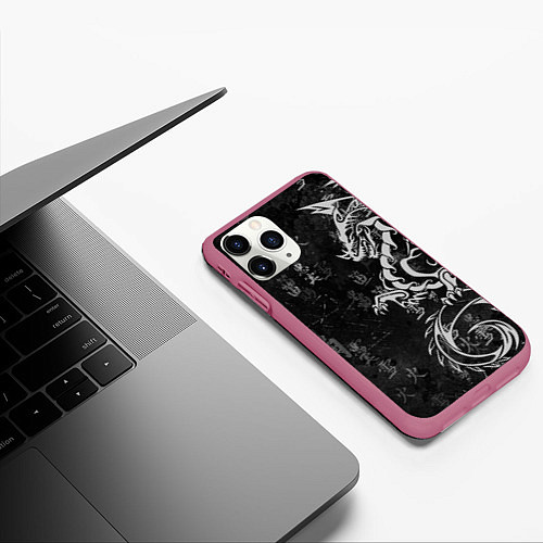 Чехол iPhone 11 Pro матовый White dragon - grunge / 3D-Малиновый – фото 3