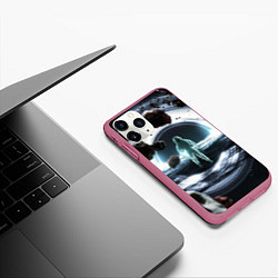 Чехол iPhone 11 Pro матовый Black hole astronaut, цвет: 3D-малиновый — фото 2