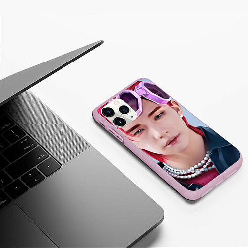 Чехол iPhone 11 Pro матовый Красавчик Хёнджин - Stray Kids / 3D-Розовый – фото 3