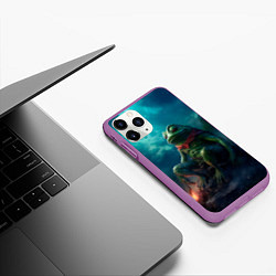 Чехол iPhone 11 Pro матовый Пепе у костра, цвет: 3D-фиолетовый — фото 2