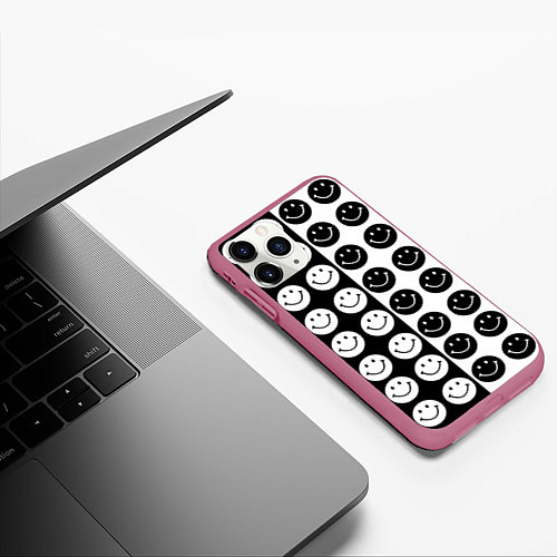 Чехол iPhone 11 Pro матовый Smiley black and white / 3D-Малиновый – фото 3
