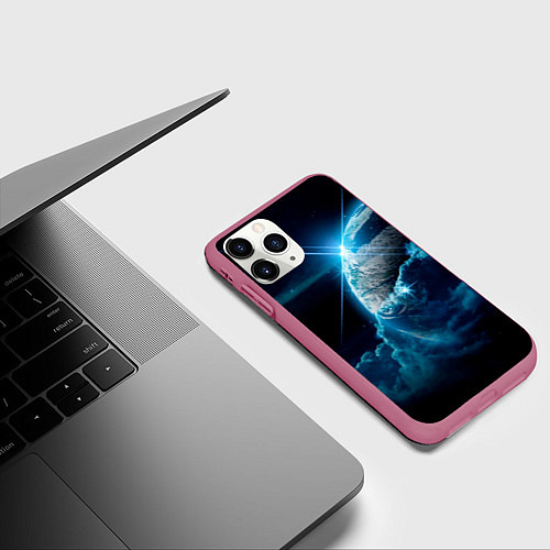Чехол iPhone 11 Pro матовый Космос и сияющая планета / 3D-Малиновый – фото 3