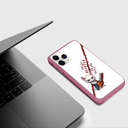 Чехол iPhone 11 Pro матовый Кот с бензопилой - люди делятся на две части, цвет: 3D-малиновый — фото 2