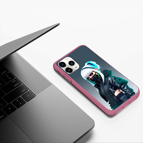 Чехол iPhone 11 Pro матовый Крутая чувиха в маске - киберпанк / 3D-Малиновый – фото 3