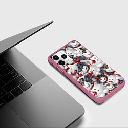 Чехол iPhone 11 Pro матовый Зимний паттерн со снеговиками, цвет: 3D-малиновый — фото 2