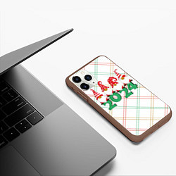 Чехол iPhone 11 Pro матовый Новогодние гномы 2024, цвет: 3D-коричневый — фото 2