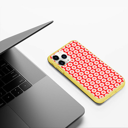 Чехол iPhone 11 Pro матовый Белые ромашки на красном / 3D-Желтый – фото 3