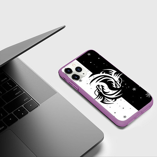 Чехол iPhone 11 Pro матовый Инь Янь - Драконы / 3D-Фиолетовый – фото 3