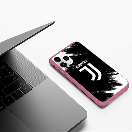 Чехол iPhone 11 Pro матовый Juventus спорт краски черно белый / 3D-Малиновый – фото 3