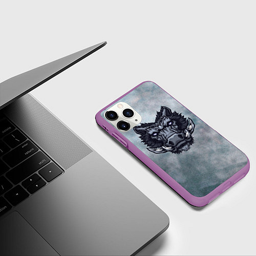 Чехол iPhone 11 Pro матовый Стальной дикий кабан на сером фоне / 3D-Фиолетовый – фото 3