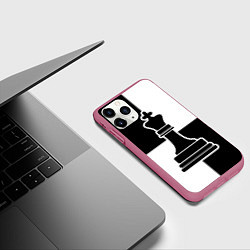 Чехол iPhone 11 Pro матовый Шахматы - ферзь, цвет: 3D-малиновый — фото 2