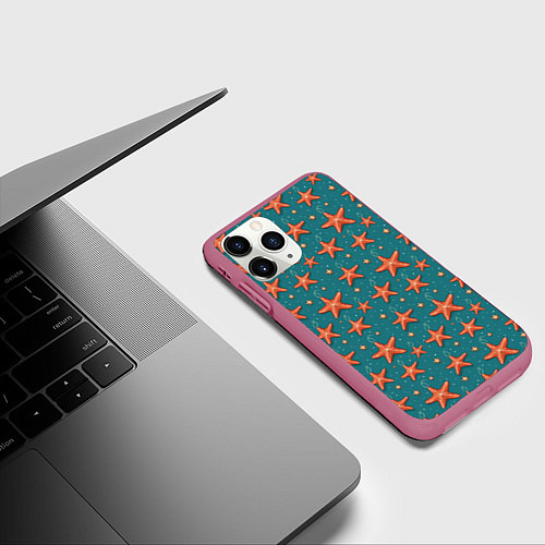 Чехол iPhone 11 Pro матовый Морские звезды тоже хотят на ёлку / 3D-Малиновый – фото 3