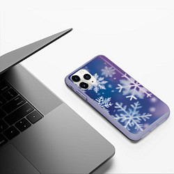 Чехол iPhone 11 Pro матовый Снежинки на фиолетово-синем фоне, цвет: 3D-светло-сиреневый — фото 2