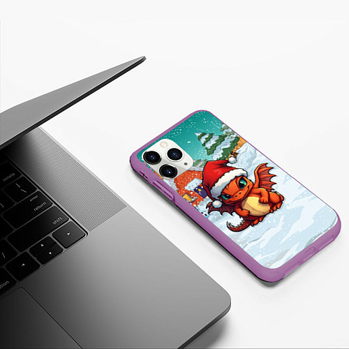 Чехол iPhone 11 Pro матовый Дракоша в новогоднем дворике / 3D-Фиолетовый – фото 3