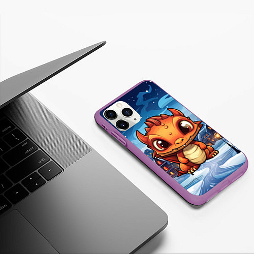 Чехол iPhone 11 Pro матовый Милый маленький дракоша / 3D-Фиолетовый – фото 3