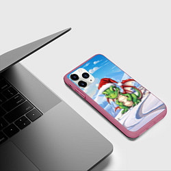 Чехол iPhone 11 Pro матовый Милый маленький новогодний дракон 2024 года, цвет: 3D-малиновый — фото 2