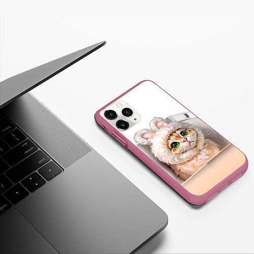 Чехол iPhone 11 Pro матовый Милый кот-мем в шапке с ушками - бежевый градиент / 3D-Малиновый – фото 3