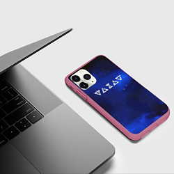 Чехол iPhone 11 Pro матовый Ведьмак лого космос, цвет: 3D-малиновый — фото 2
