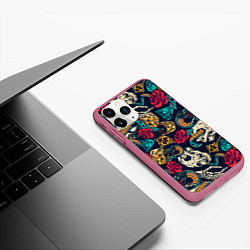 Чехол iPhone 11 Pro матовый Tattoo dice, цвет: 3D-малиновый — фото 2