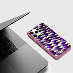 Чехол iPhone 11 Pro матовый Фиолетовые треугольники и квадраты на белом фоне, цвет: 3D-малиновый — фото 2