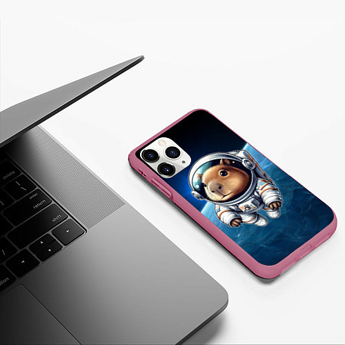 Чехол iPhone 11 Pro матовый Кроха капибара в космическом скафандре / 3D-Малиновый – фото 3