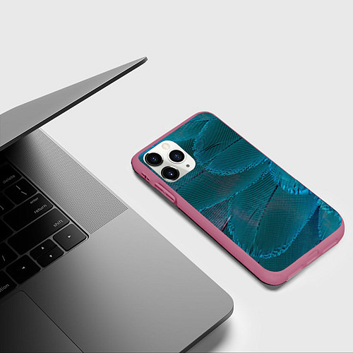 Чехол iPhone 11 Pro матовый Зеленые перья птицы / 3D-Малиновый – фото 3