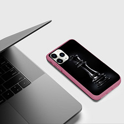 Чехол iPhone 11 Pro матовый Черный ферзь - шахматы, цвет: 3D-малиновый — фото 2