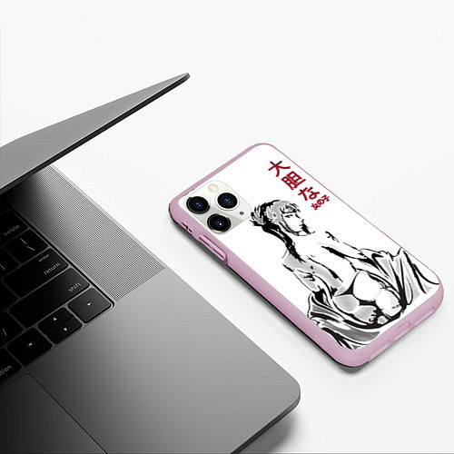 Чехол iPhone 11 Pro матовый Девушка вполоборота в стиле манга с японскими иеро / 3D-Розовый – фото 3
