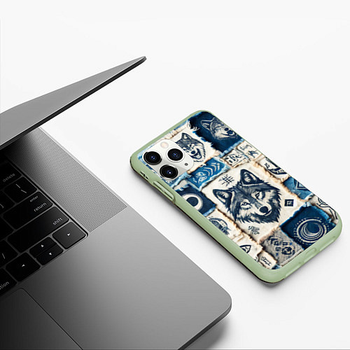 Чехол iPhone 11 Pro матовый Волки на дениме / 3D-Салатовый – фото 3