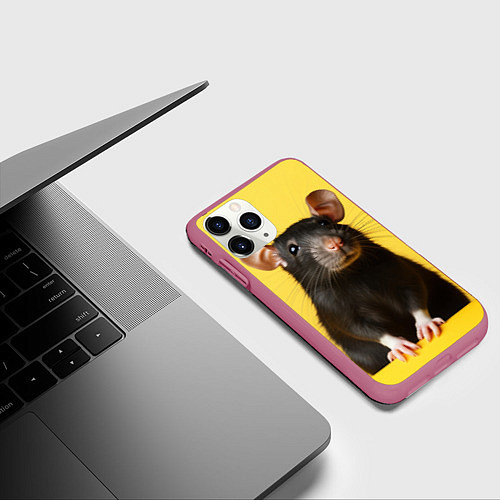Чехол iPhone 11 Pro матовый Крыса черная / 3D-Малиновый – фото 3