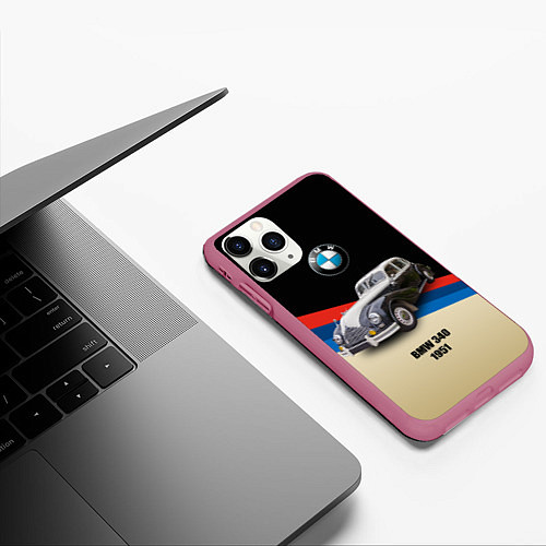 Чехол iPhone 11 Pro матовый Винтажный автомобиль BMW 340 / 3D-Малиновый – фото 3