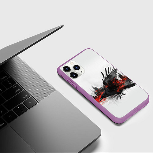 Чехол iPhone 11 Pro матовый Силуэт черного ворона и города / 3D-Фиолетовый – фото 3