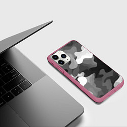 Чехол iPhone 11 Pro матовый Камуфляж серый монохром, цвет: 3D-малиновый — фото 2