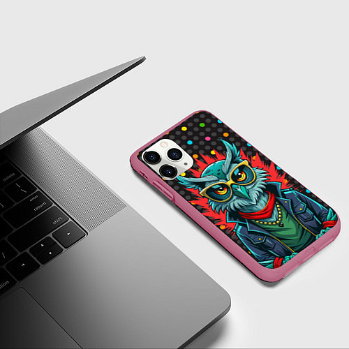 Чехол iPhone 11 Pro матовый Сова в одежде на стиле / 3D-Малиновый – фото 3