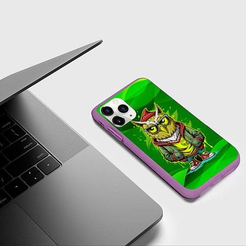 Чехол iPhone 11 Pro матовый Сова в стильной одежде модница / 3D-Фиолетовый – фото 3