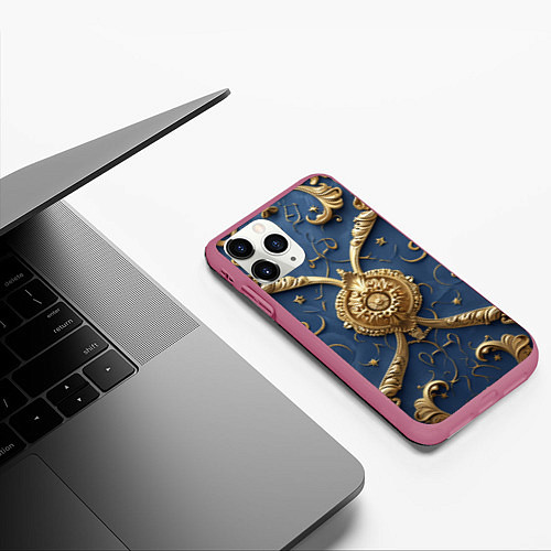 Чехол iPhone 11 Pro матовый Золотые узоры на синей ткани / 3D-Малиновый – фото 3
