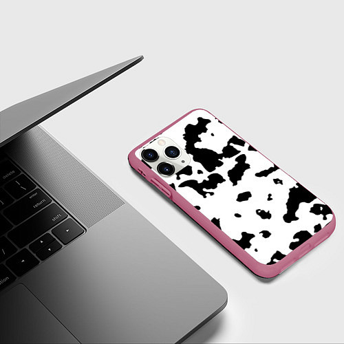 Чехол iPhone 11 Pro матовый Черно белый пятнистый узор / 3D-Малиновый – фото 3